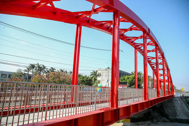 钢构桥开放通行提升行人安全