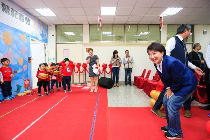 盧市長與西雅圖圖幼兒園的小朋友互動
