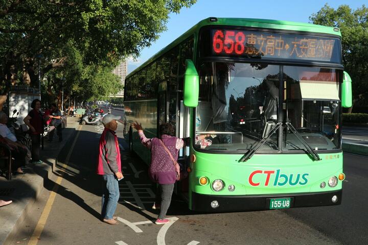 台中雙十公車大年初一上路 體貼通勤族「月省兩千」