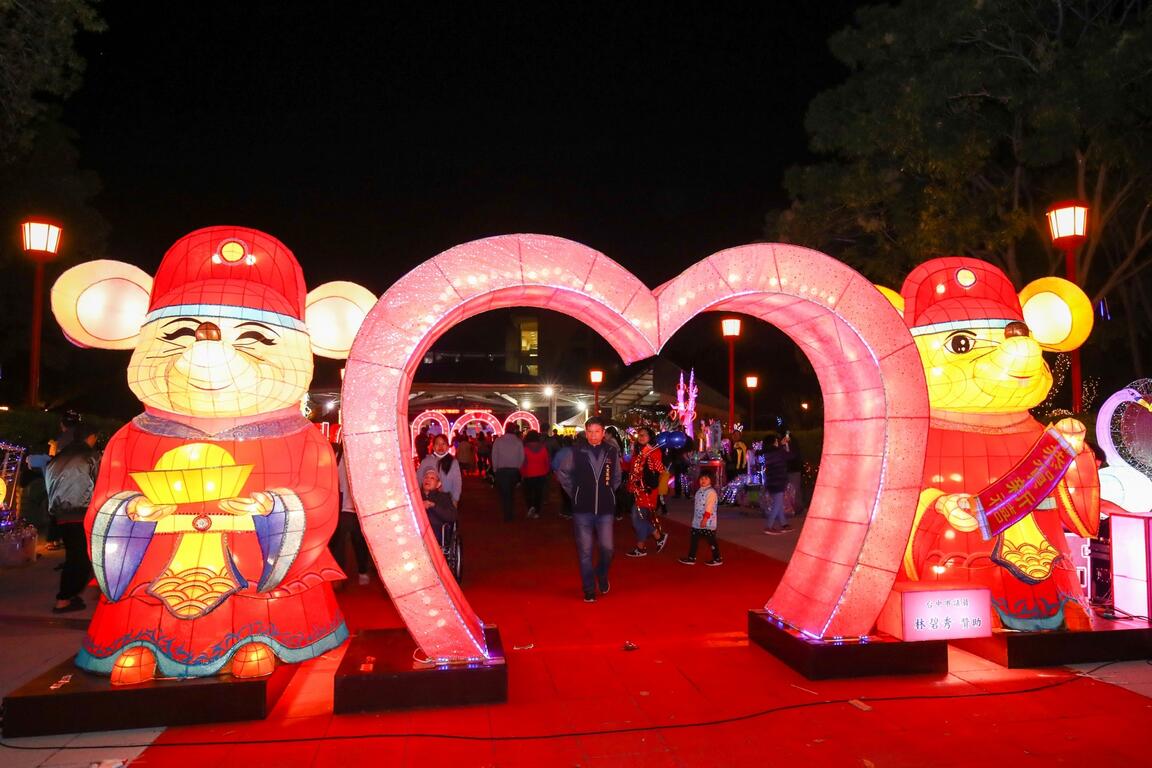 大里燈會率先於大里運動公園登場