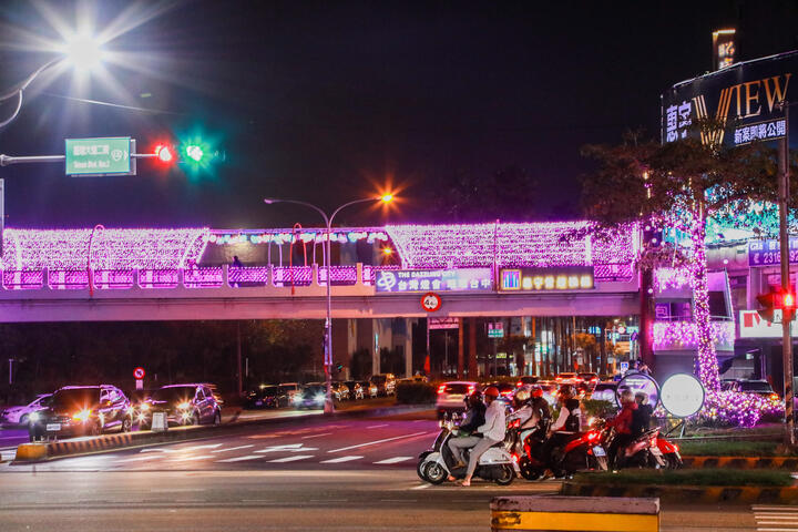 河南-惠中-大墩-忠明陸橋及圓環妝點紫金燈飾