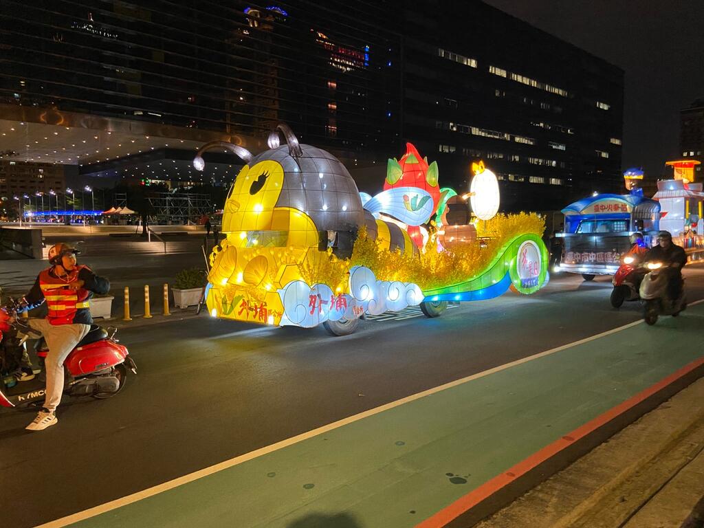 外埔區花燈車