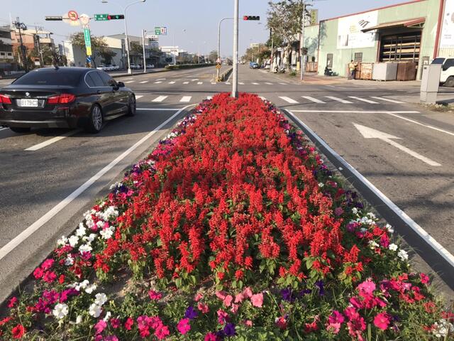 國道3號烏日交流道接環中路八段分隔島
