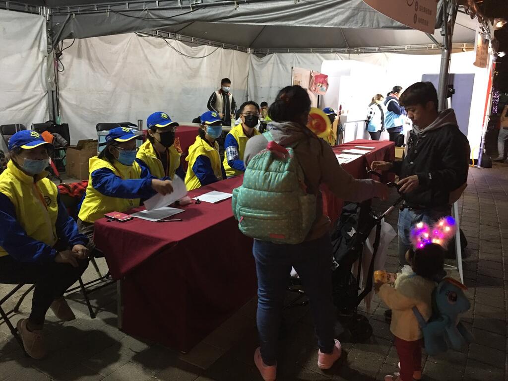 市府加派人力至副展區進行衛教宣導