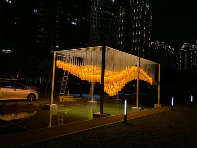 山城之風-擺放在西屯區府會園道上-路過民眾都驚呼-非常時尚