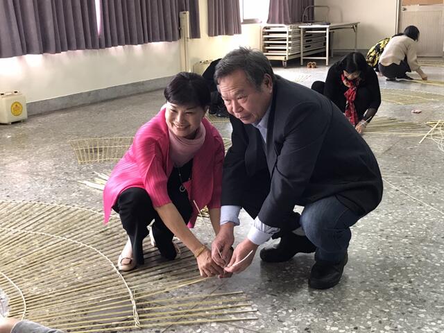 農業局長-右-參與創作