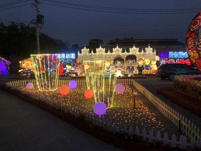 桃園市花燈以大溪老街巴洛克風格建築營造浪漫氛圍與文化意象