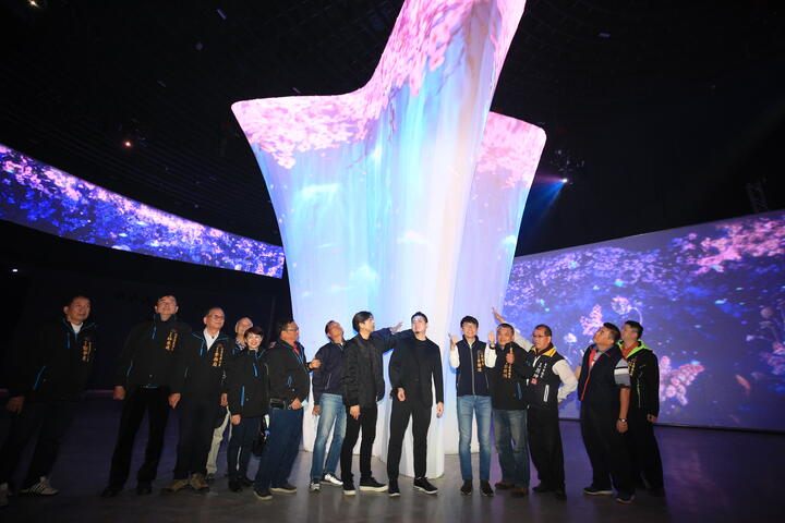 台灣燈會「環·台中光影燈區」 360度光雕秀震撼十足