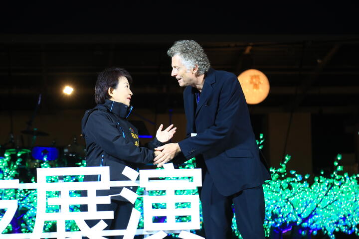 盧市長特此感謝馬戲團總監比利-艾爾文-billy-alwen