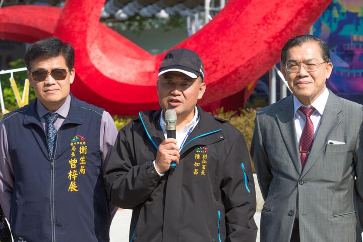 陳副秘書長表示-面對武漢肺炎-市府已提早因應-加強防疫作為-讓民眾安心賞燈