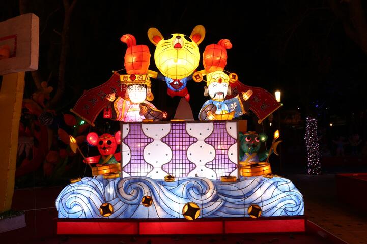 臺中市北屯區仁美國小創作的-銀花萬簇迎金鼠