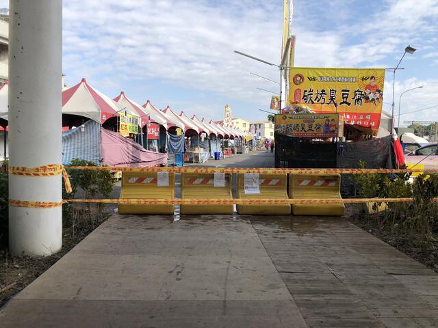 台糖於今-12-日在私设美食区2处出入口进行查封-避免承租人入场营业