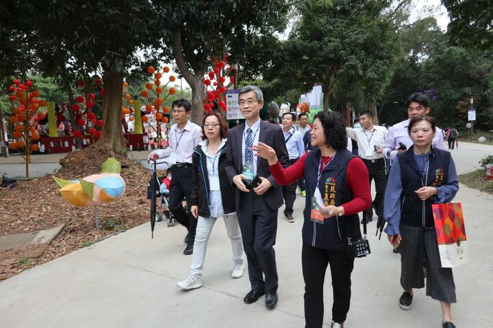 内政部移民署副署长梁国辉率领新住民发展基金委员参观2020台湾灯会