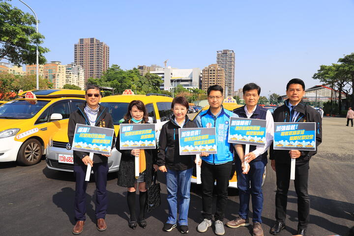 中市协助计程车防疫消毒-卢市长-全力落实防疫