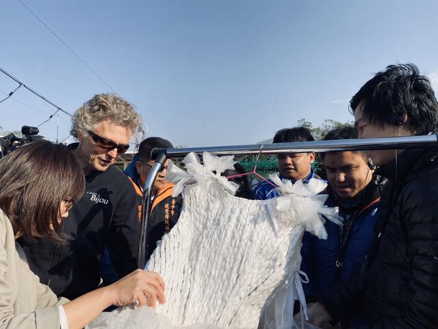 視障朋友戲服觸摸體驗