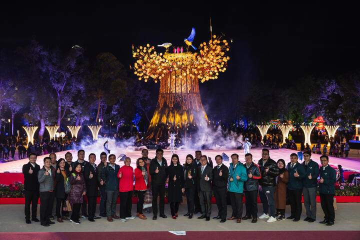 支持台灣燈會挺觀光-產官學代表齊聚台中 (1)