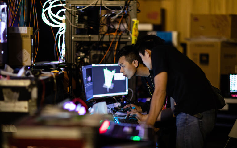 幕後團隊以3d模擬-折射計算-將-光-與-美-整合