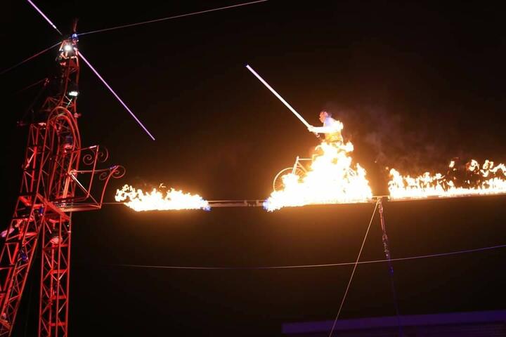 英国珍宝马戏团-户外大型高空特技