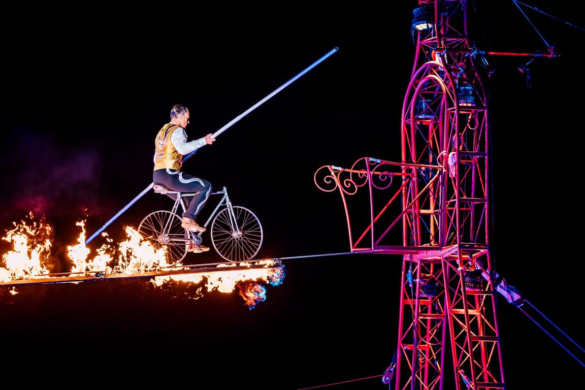 台湾灯会高空火索精彩绝伦