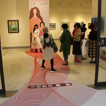 女性艺术家联展展场布置网美墙-吸引民众和艺术家驻足合影