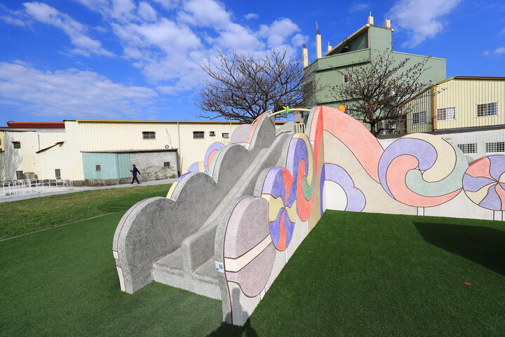 丰洲公园棒棒糖造型溜滑梯