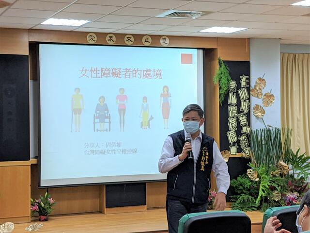 社会局长彭怀真致词