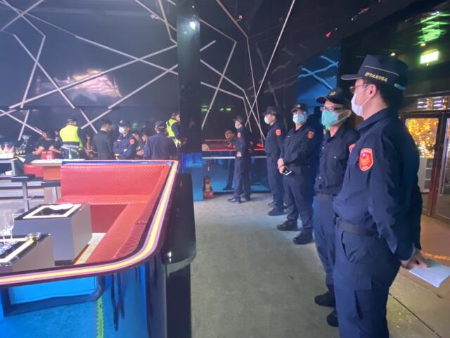 台中市政府卫生局-民政局及警察局昨-21-日深夜针对夜店等年轻人容易聚集场所联合稽查.jpg