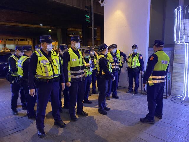 台中市政府昨-21-日深夜针对夜店等年轻人容易聚集场所联合稽查.jpg