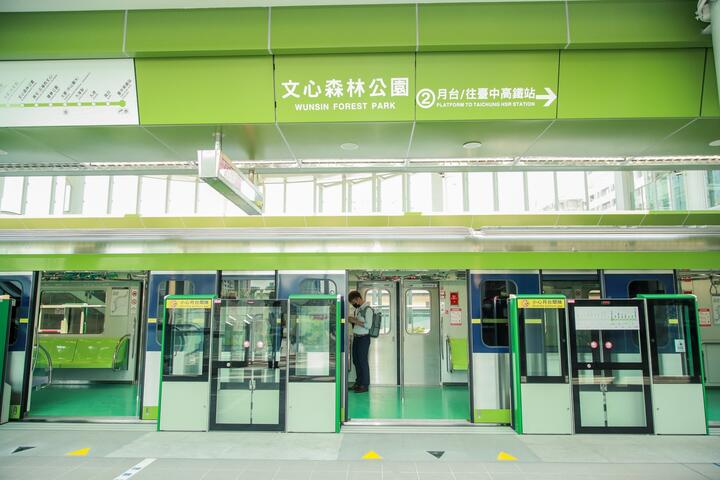 文心森林公園站月台.jpg