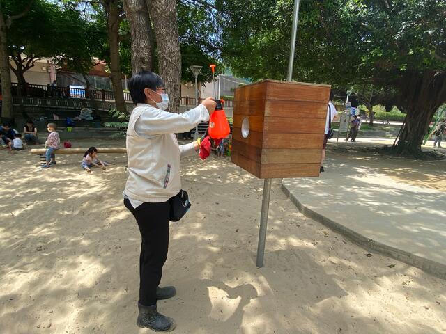 公園設施加強消毒