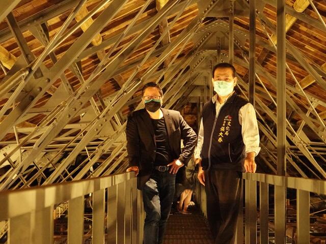 文化局長張大春勘察帝國製糖廠臺中營業所貓道空間