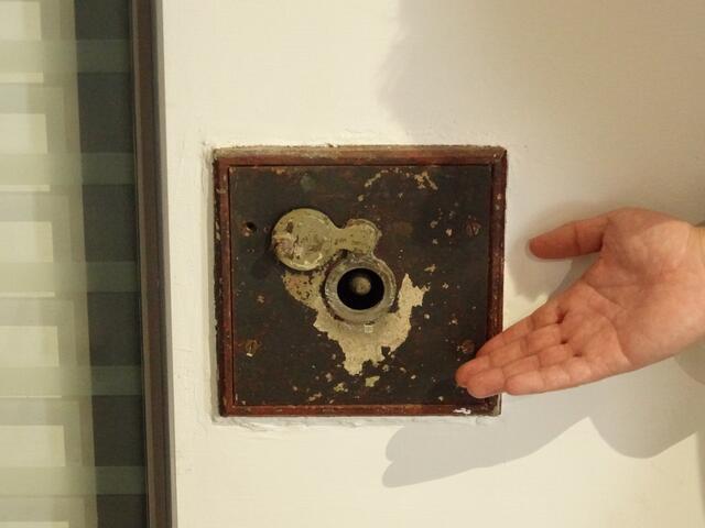 日據時期lixil鐵捲門防火鐵捲門手動捲揚器的結構物