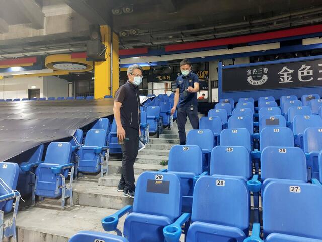 中職首場開放千名球迷-市府運動局長李昱叡視察防疫整備.jpg