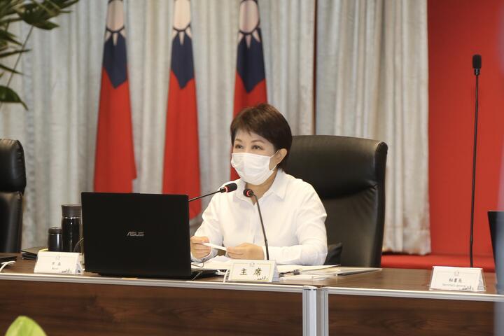 市长卢秀燕於市政会议宣布6月1日起实施第二阶段松绑-平日下午6时-学生放学後-校园户外场地对外开放.jpg