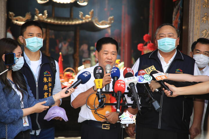 大甲鎮瀾宮副董事長鄭銘坤接受媒體訪問