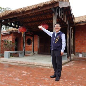 台中市政府文化局長張大春勘察國定古蹟霧峰林家-草厝