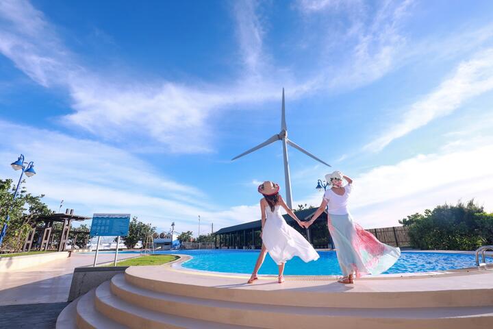 台中海線旅遊新亮點！ 「向海那漾」打造豪華露營體驗