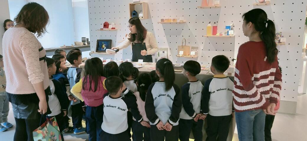 全家大小一同前往體驗手作樂趣