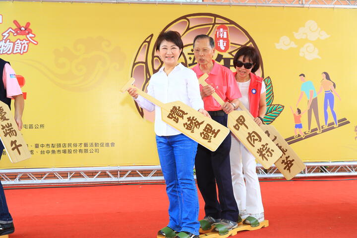 穿木屐躦鯪鯉不中斷！ 盧市長感謝萬和宮善心義舉