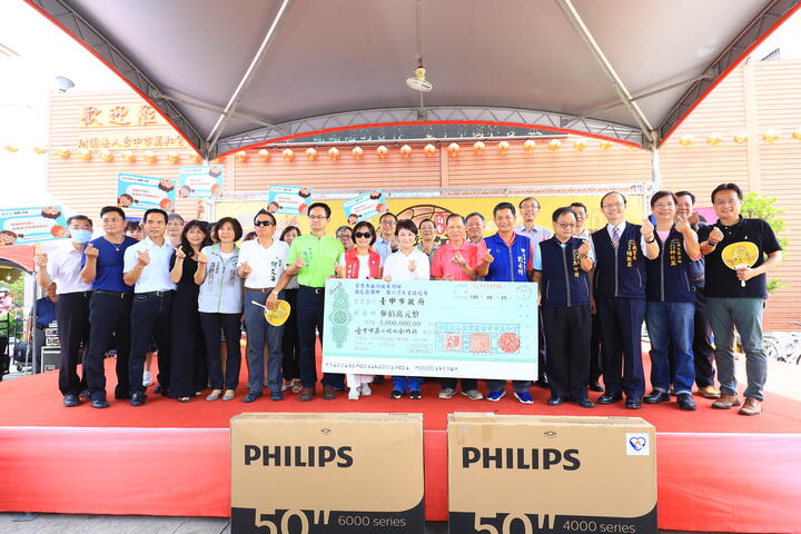 穿木屐躦鯪鯉不中斷！ 盧市長感謝萬和宮善心義舉