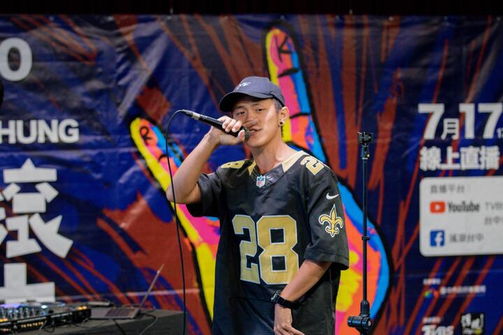 今日記者會由-貝婷大師-樂團開場