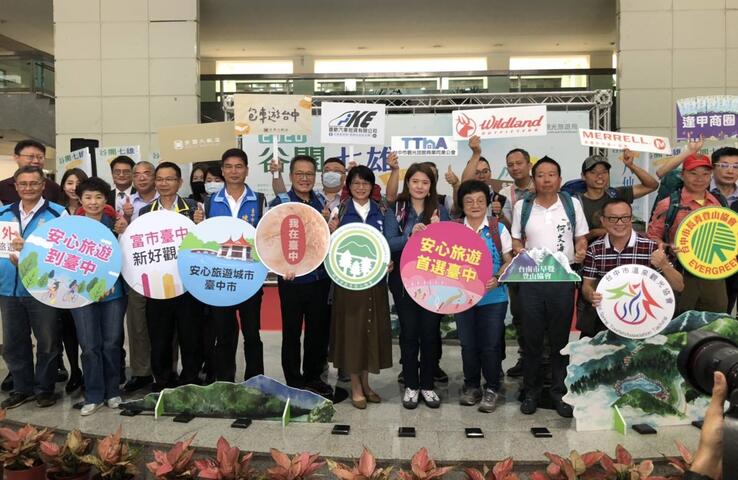 啟動儀式完成-全體合影