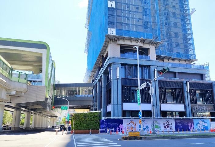 台中捷运绿线文华高中站施工围篱处