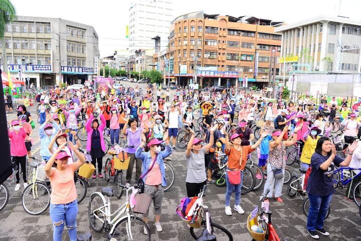 带动女性运动-中市自行车漫游东势登场
