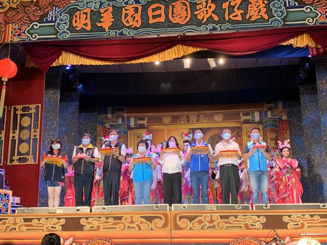 演出開場-貴賓一同扮仙獻桃賜福