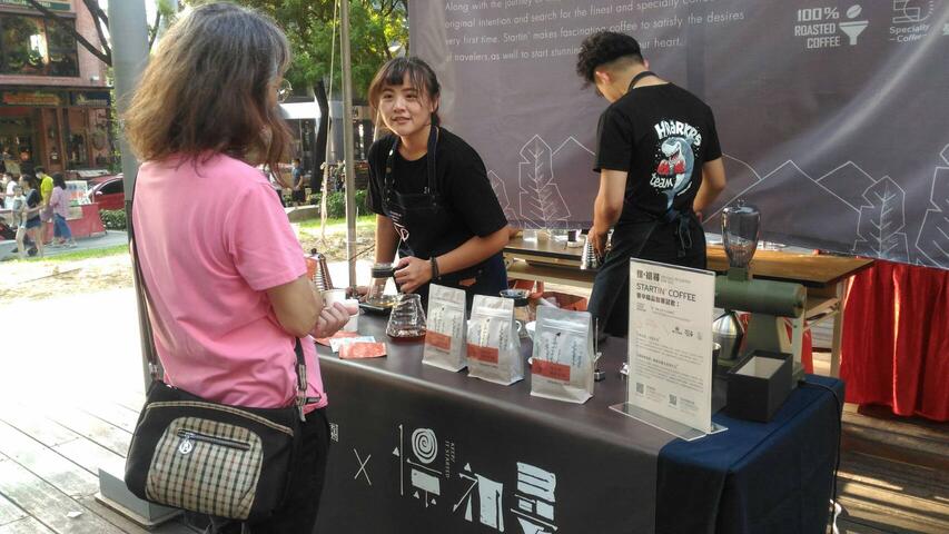 現場展售在地農產品-茶-咖啡與十大伴手禮