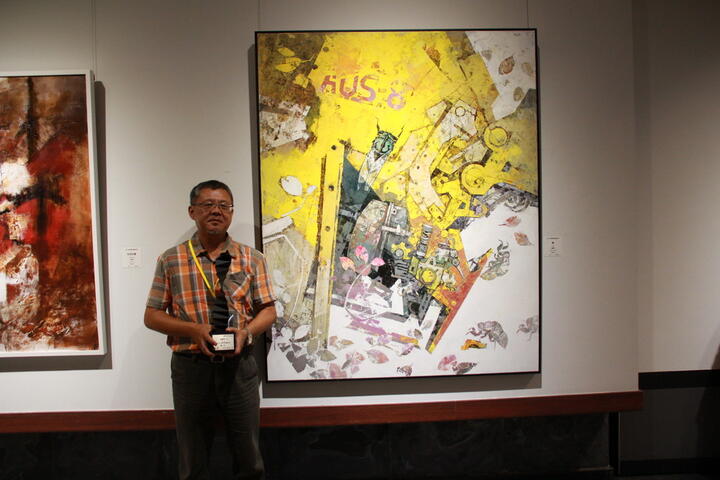 榮獲第三名黃輝坪的作品-聽-混合了抽象-超現實表現等多元的創作理念-畫面