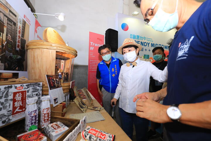 盧市長參觀展覽