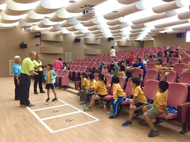 歡迎親子作伙手作彩繪風箏-追風箏