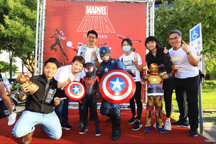 市長和美國隊長與小小蜘蛛人-小小鋼鐵人合照